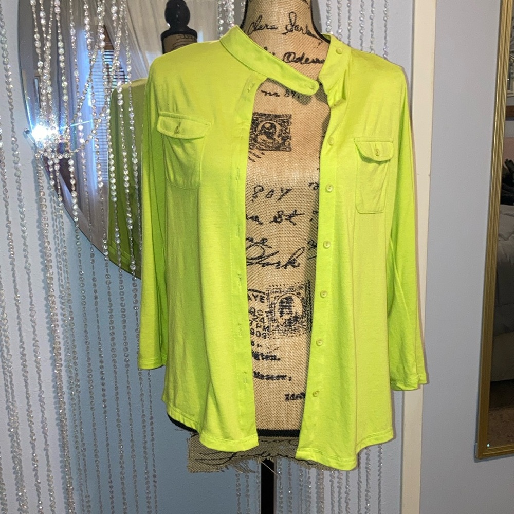 Monoreno Lime Green Button-Up Women's Top - Picture 5 of 8
